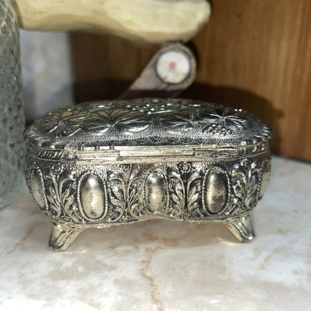 Vintage‎ Ornate Metal Trinket Box With Hinged Lid Grapevine Design